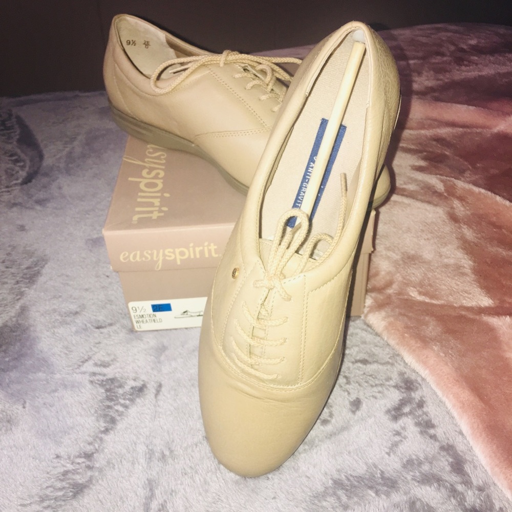 BNIB Easy Spirt Motion Shoes